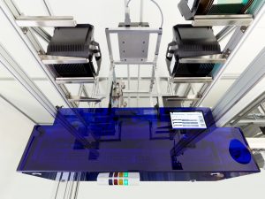 Platzsparendes Lagersystem unter der Reinraumdecke