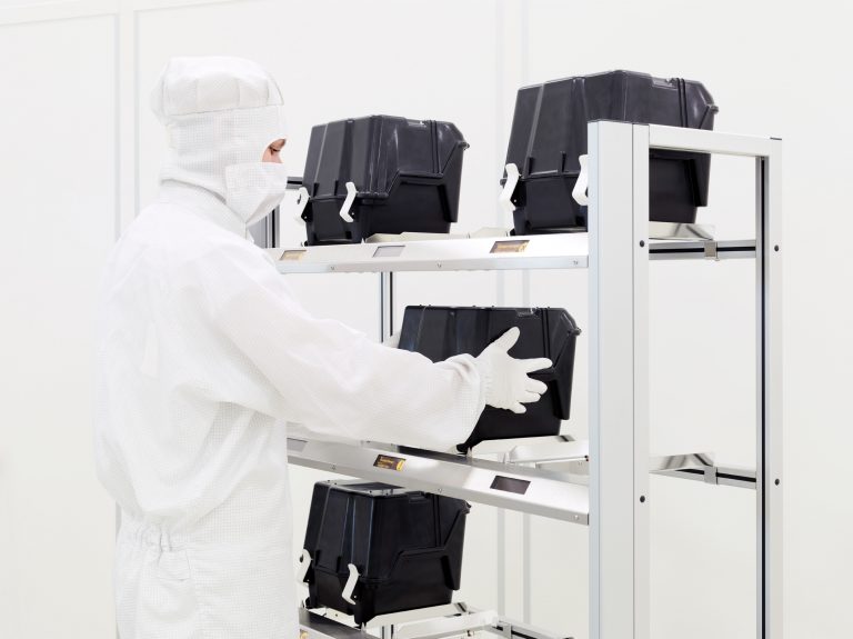 RFID shelf with operator in cleanroom