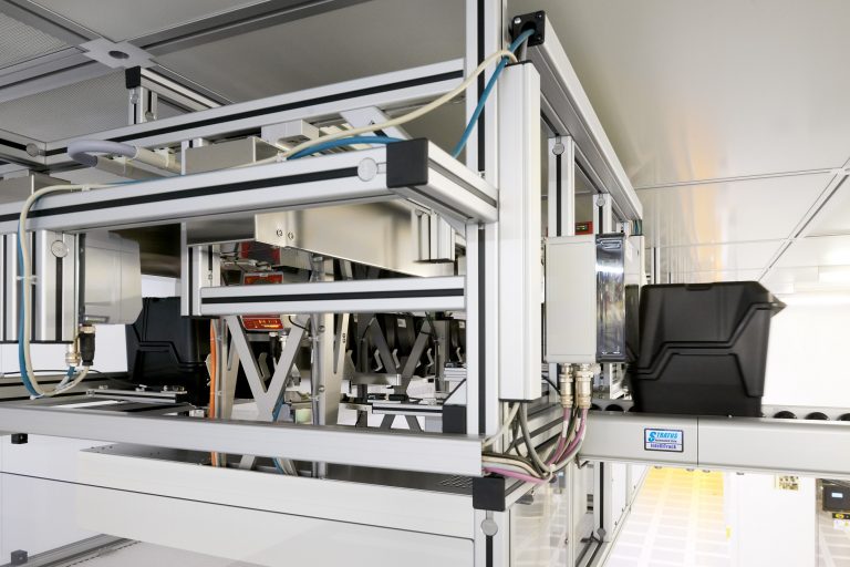 FlatStocker installation connected with transport system