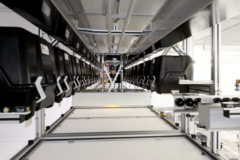 FlatStocker installation underneath the cleanroom ceiling