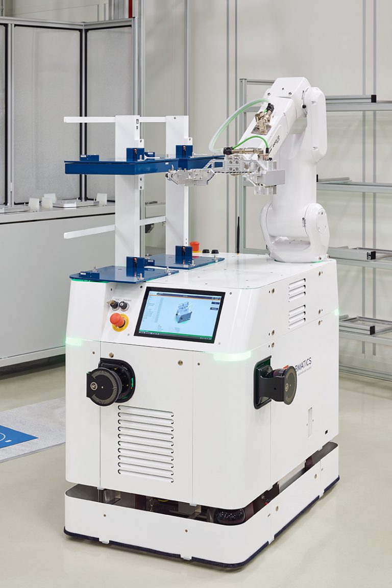 Mobile robot HERO FAB in the clean room