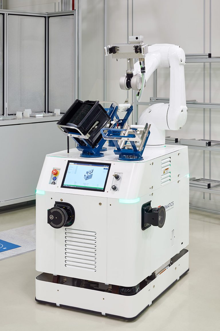 Mobile robot HERO FAB from Fabmatics in the cleanroom with an open cassette on board