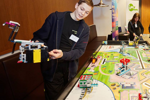 Konstruktion und Programmierung eines Roboters aus LEGO im Rahmen der First LEGO League