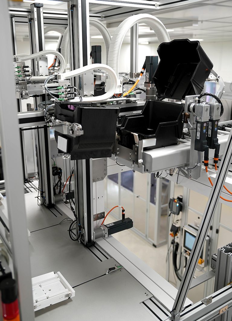 Box Opening Transfer Unit with opened HA200 box lid in automated conveyor system