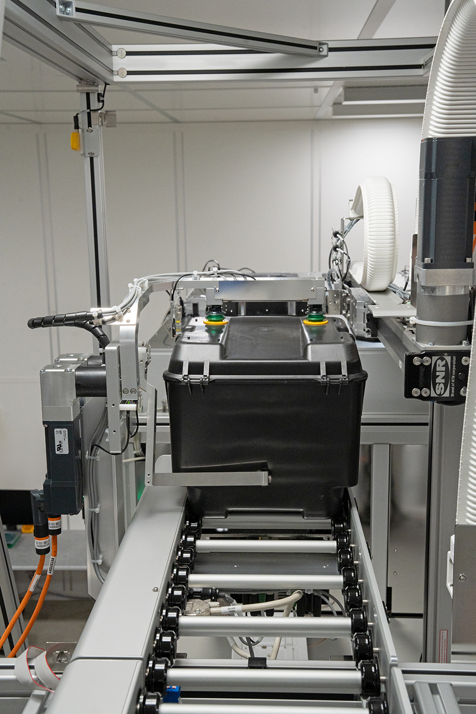Box Opener for 200mm Fabs | Fabmatics