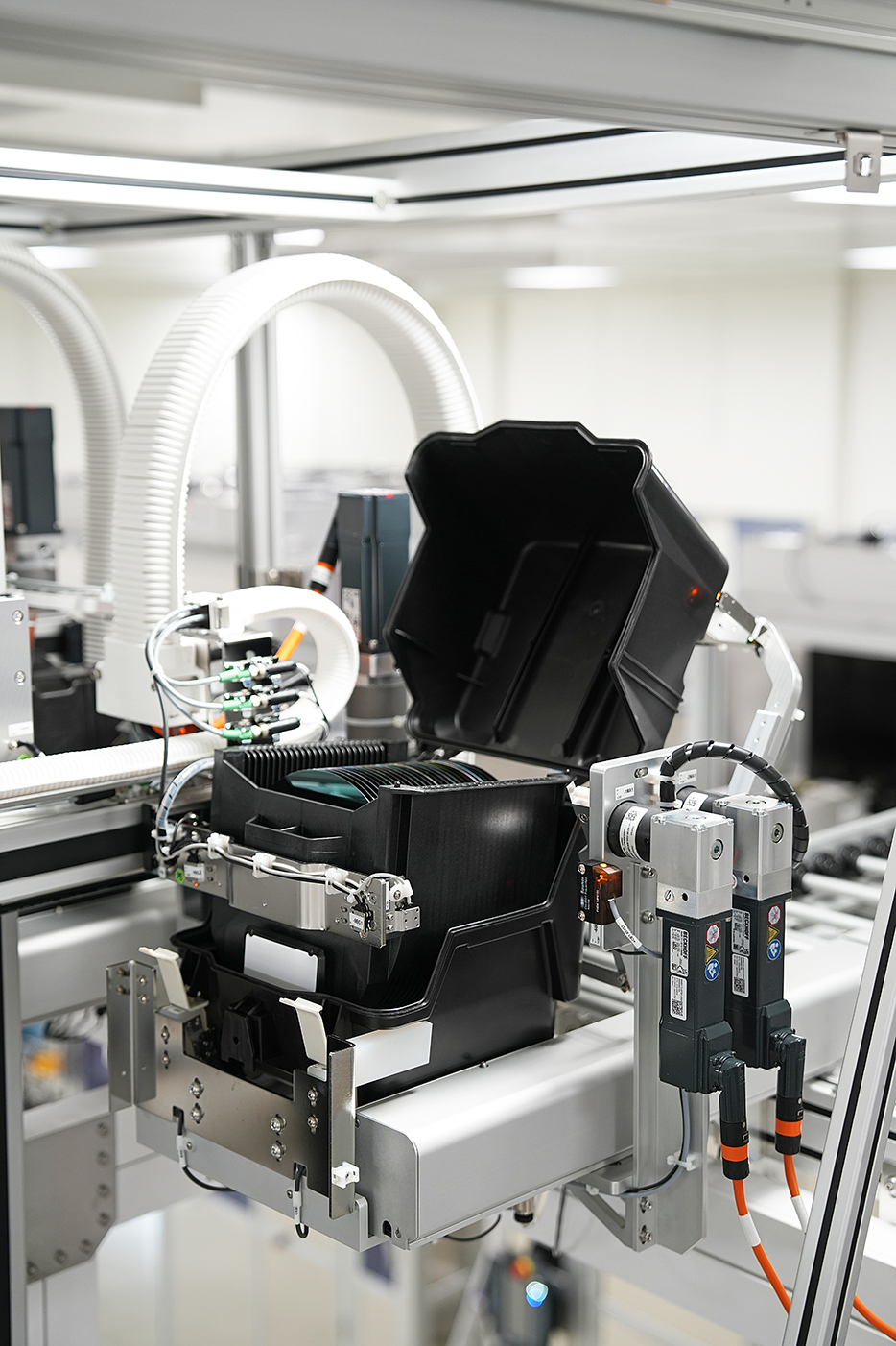 Box Opener for 200mm Fabs | Fabmatics