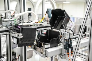 Automated Box Opening Transfer Unit opening HA200 boxes on the conveyor in 200 mm semiconductor fabs